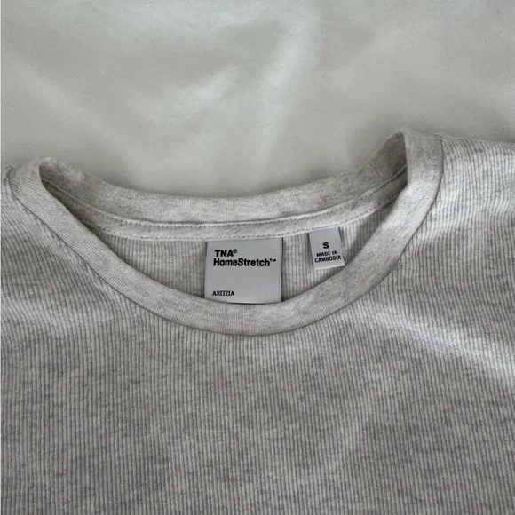 Aritzia TNA Long Sleeve - Picture 2 of 2